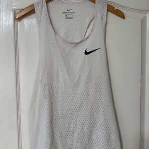 Nike Men’s Large AeroSwift tank top